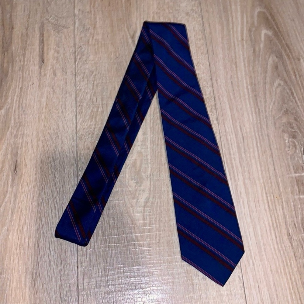 Lilly Dache Paris Rome Los Angeles blue with red stripes silk blend tie